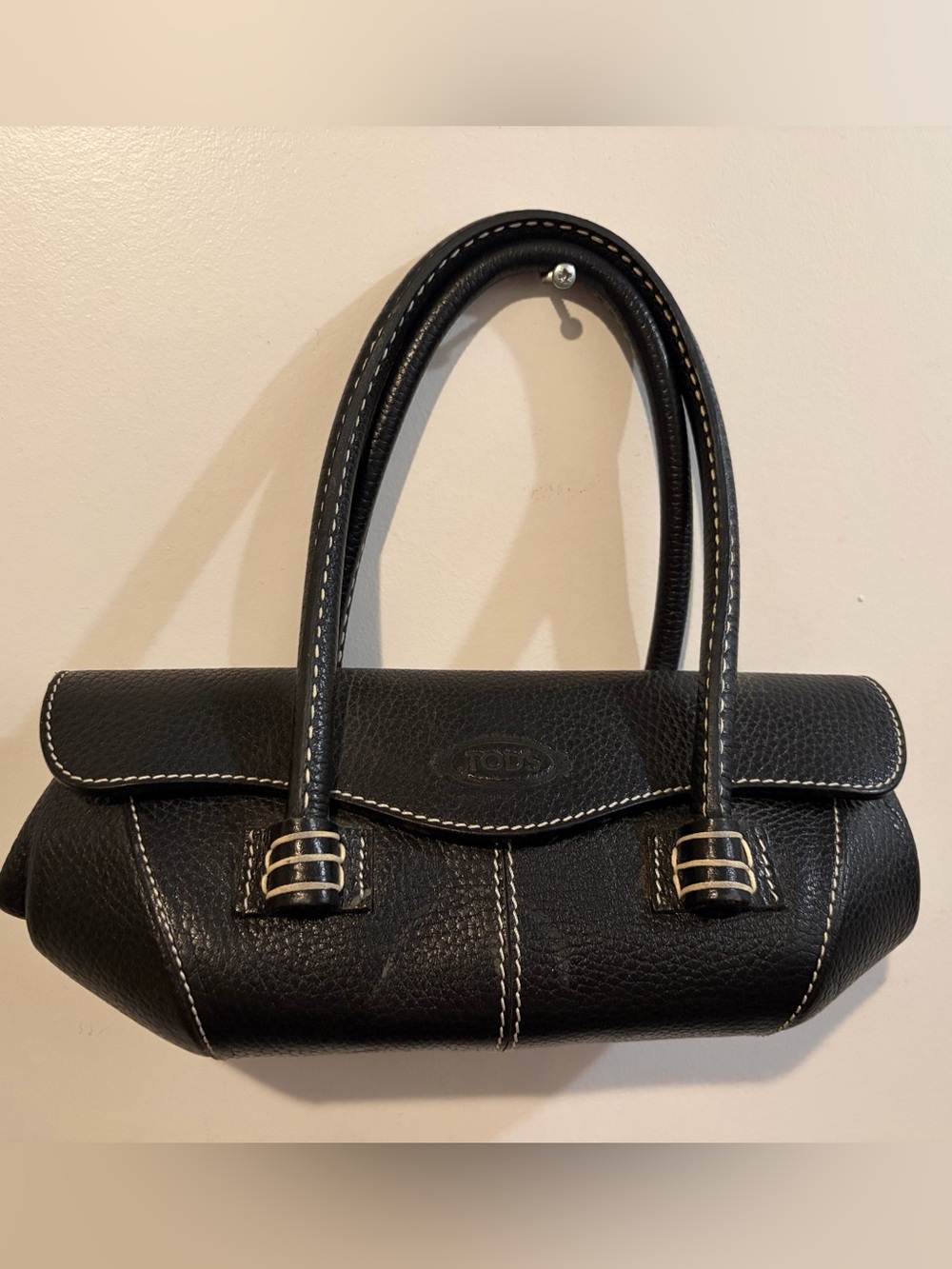 TOD'S Black Leather Corniche Wave East-West Shoulder Bag
